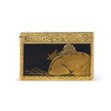 A LOUIS XV GOLD AND JAPANESE LACQUER SNUFF BOX - фото 7