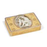 A RUSSIAN GOLD AND ENAMEL SNUFF BOX WITH AGATE CAMEO - фото 1