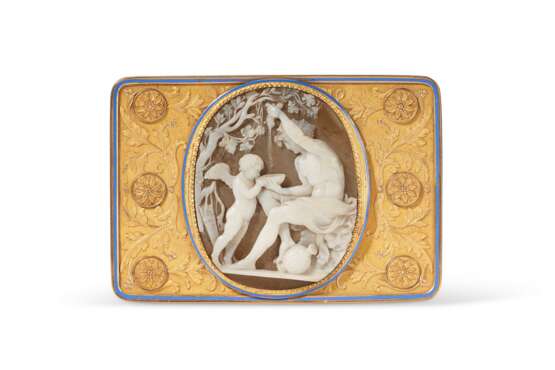 A RUSSIAN GOLD AND ENAMEL SNUFF BOX WITH AGATE CAMEO - photo 2