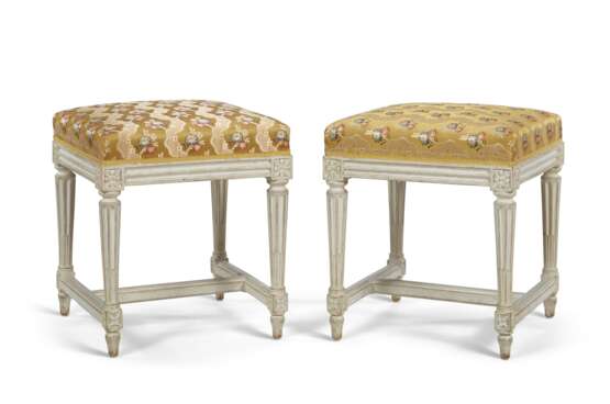 A PAIR OF LOUIS XVI GREY-PAINTED TABOURETS - фото 1