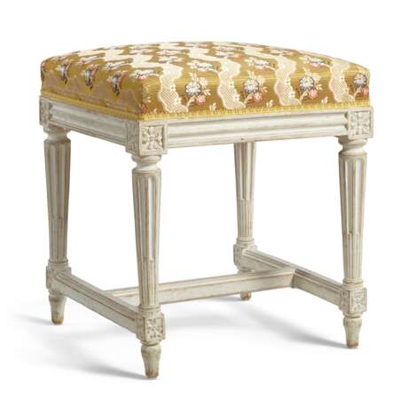 A PAIR OF LOUIS XVI GREY-PAINTED TABOURETS - фото 3