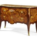 A LOUIS XV ORMOLU-MOUNTED BOIS-SATINE, KINGWOOD, AMARANTH AND BOIS DE BOUT MARQUETRY COMMODE - photo 2