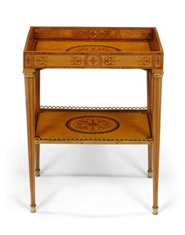 Lacroix, R.. A LOUIS XVI BRASS-MOUNTED KINGWOOD, BOIS SATINE AND PARQUETRY ETAGERE - Foto 2