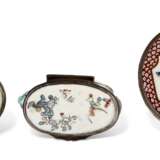 THREE SILVER-MOUNTED FRENCH PORCELAIN SNUFF-BOXES - photo 3