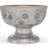 Tiffany & Co.. A NEAR PAIR OF AMERICAN SILVER PUNCH BOWLS - photo 3