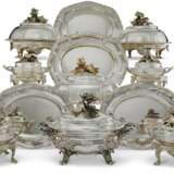Odiot, Jean-Baptiste-Claude (1. Christofle. A FRENCH PARCEL-GILT SILVER AND SILVER-PLATE DINNER SERVICE - Foto 1