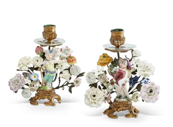 A PAIR OF FRENCH ORMOLU, MEISSEN AND FRENCH PORCELAIN CANDLESTICKS - фото 1