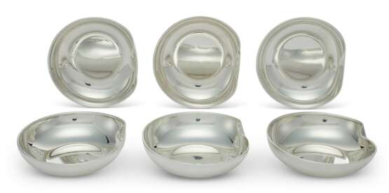 Tiffany & Co.. A SET OF SIX SILVER SMALL DISHES - фото 1