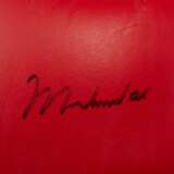 A BOXING GLOVE AUTOGRAPHED BY MUHAMMAD ALI - photo 2