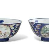 A PAIR OF CHINESE SGRAFFITO-GROUND FAMILLE ROSE AND UNDERGLAZE BLUE BOWLS - photo 2