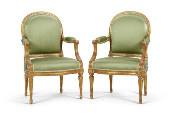 A PAIR OF LOUIS XVI GILTWOOD FAUTEUILS - фото 1
