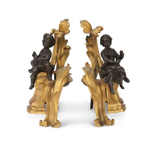 A PAIR OF FRENCH ORMOLU AND PATINATED BRONZE CHENETS - photo 3