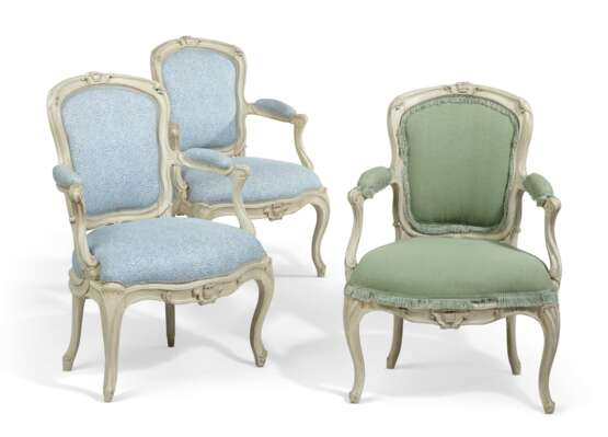 A SET OF THREE LOUIS XV WHITE-PAINTED FAUTEUILS - фото 1