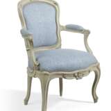 A SET OF THREE LOUIS XV WHITE-PAINTED FAUTEUILS - фото 3