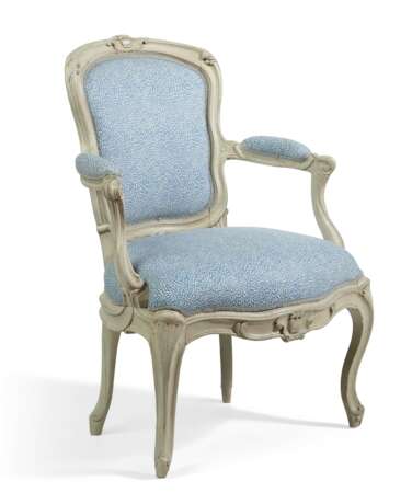 A SET OF THREE LOUIS XV WHITE-PAINTED FAUTEUILS - photo 3