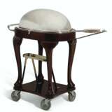 AN ENGLISH MAHOGANY AND SILVER-PLATED CARVING TROLLEY - photo 2