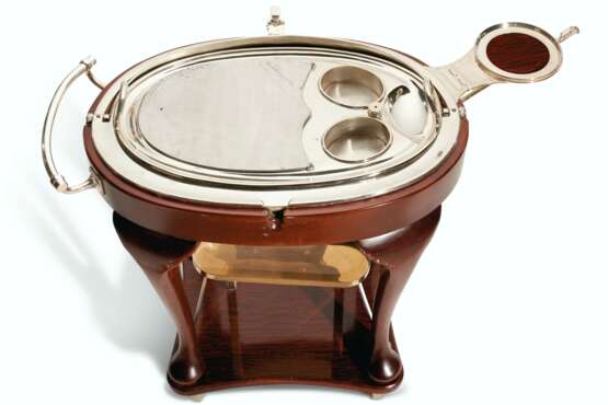 AN ENGLISH MAHOGANY AND SILVER-PLATED CARVING TROLLEY - фото 3