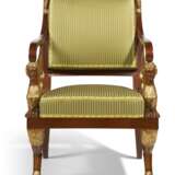 Samuel, H.. A SUITE OF RUSSIAN PARCEL-GILT MAHOGANY SEAT FURNITURE - photo 6