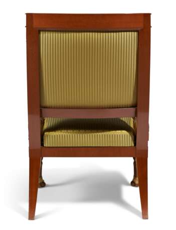 Samuel, H.. A SUITE OF RUSSIAN PARCEL-GILT MAHOGANY SEAT FURNITURE - photo 9