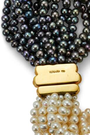 Verdura. A MULTI-STRAND CULTURED PEARL AND GOLD NECKLACE - фото 2