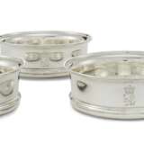 Hennell, Robert. A SET OF FOUR GEORGE III SILVER WINE COASTERS - фото 1