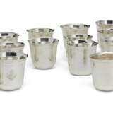 A GROUP OF EIGHTEEN FRENCH SILVER BEAKERS - Foto 1