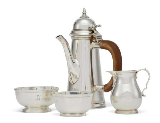 Guille, Peter. AN ELIZBETH II THREE-PIECE SILVER BACHELOR COFFEE SERVICE - photo 1