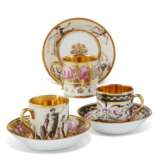 A GROUP OF THIRTEEN PARIS PORCELAIN GOLD-GROUND COFFEE-CUPS AND THIRTEEN SAUCERS - Foto 3