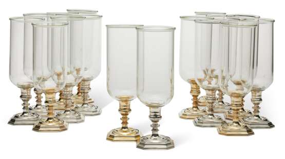 A SET OF SIXTEEN ITALIAN SILVER-PLATED AND GLASS PHOTOPHORES - фото 1