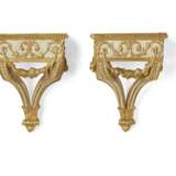 A PAIR OF FRENCH WHITE-PAINTED AND PARCEL-GILT WALL BRACKETS - фото 1