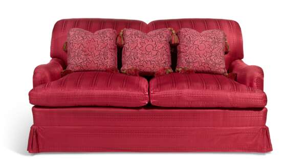 A RED SILK UPHOLSTERED TWO-SEAT SOFA - фото 1