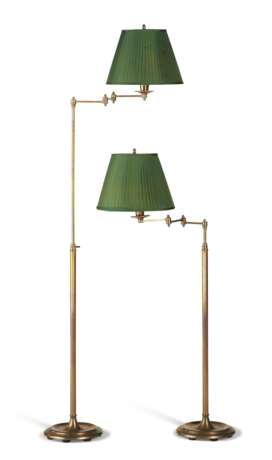 A PAIR OF BRASS SWING-ARM ADJUSTABLE FLOOR LAMPS WITH GREEN SILK SHADES - фото 1