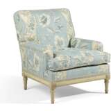 A FRENCH CREAM-PAINTED CLUB CHAIR - фото 1