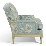 A FRENCH CREAM-PAINTED CLUB CHAIR - фото 2