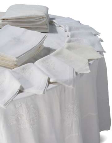 A GROUP OF PORTHAULT WHITE ON WHITE TABLE LINENS EMBROIDERED WITH A FEATHER - фото 1