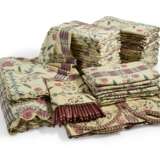A LARGE GROUP OF PRINTED COTTON BED LINENS - Foto 1
