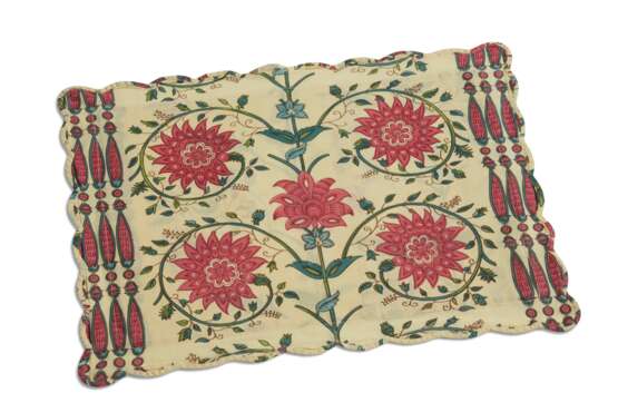 A LARGE GROUP OF PRINTED COTTON BED LINENS - photo 2