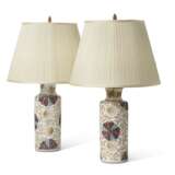 A PAIR OF CHINESE EXPORT VERTE IMARI VASES, MOUNTED AS LAMPS - фото 1