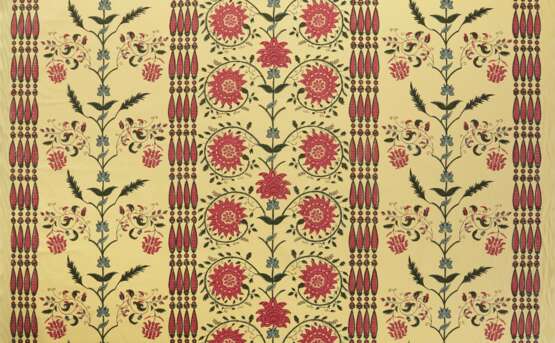 A LARGE QUANTITY OF INDIAN PATTERN POLYCHROME PRINTED YELLOW COTTON FABRIC - Foto 2