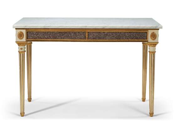 A SWEDISH WHITE-PAINTED, PARCEL-GILT AND FAUX-PORPHYRY CONSOLE - Foto 1
