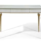 Jansen, Maison. A FRENCH ORMOLU-MOUNTED WHITE-PAINTED AND PARCEL-GILT CENTER TABLE - Foto 1
