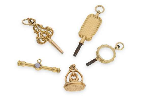 Taschenuhrenschlüssel: Konvolut von seltenen und ausgefallenen goldenen Spindeluhrenschlüsseln, ca.1780-1820 - фото 3