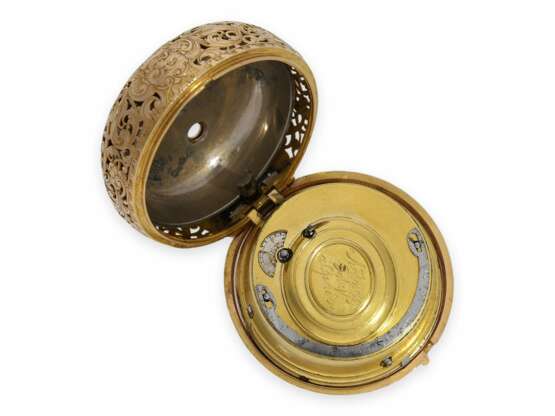 Taschenuhr: prächtige goldene Doppelgehäuse Repoussé Spindeluhr mit Repetition auf Glocke, Antoine Joly Geneve, ca.1760 - photo 10