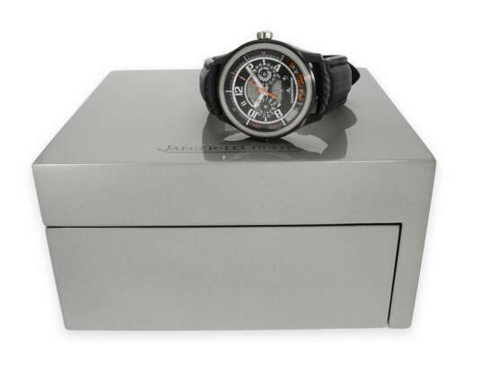 Armbanduhr: sportlicher, limitierter Racing-Chronograph Jaeger Le Coultre Aston Martin Ref.192.T.25, No. 071/100, nahezu neuwertig mit Originalbox und Originalpapieren, Jubiläumsmodell 2009, verkauft 2011 - фото 2