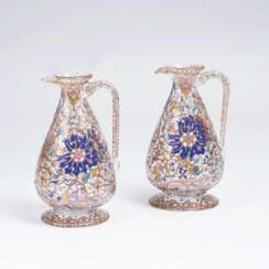 Paar Glaskaraffen mit Arabesken