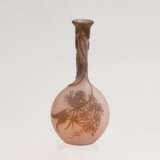 Kleine Gallé Solifleur-Vase mit Doldengewächs - photo 1