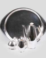 Designer-Kaffeeservice auf Tablett