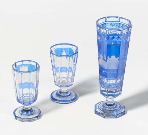Drei blaue Gläser - Foto 2