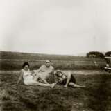 Arbus, Diane. A family one evening in a nudist camp, PA - фото 1