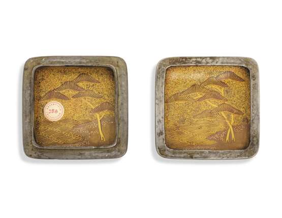 A SQUARE LACQUER INCENSE BOX (KOGO) WITH MAPLE LEAVES - фото 3